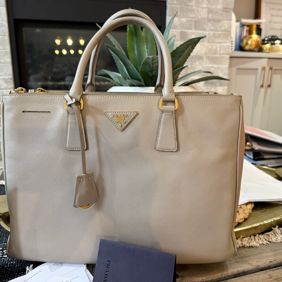AUTHENTIC Prada Beige Leather Tote Bag ( with proof) - Picture 2 of 12